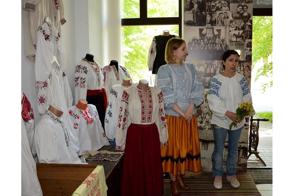 Где взять реплику старинной одежды в Кропивницком?