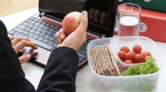 Правильное питание при сидячей работе: как избежать лишнего веса и поддержать энергию