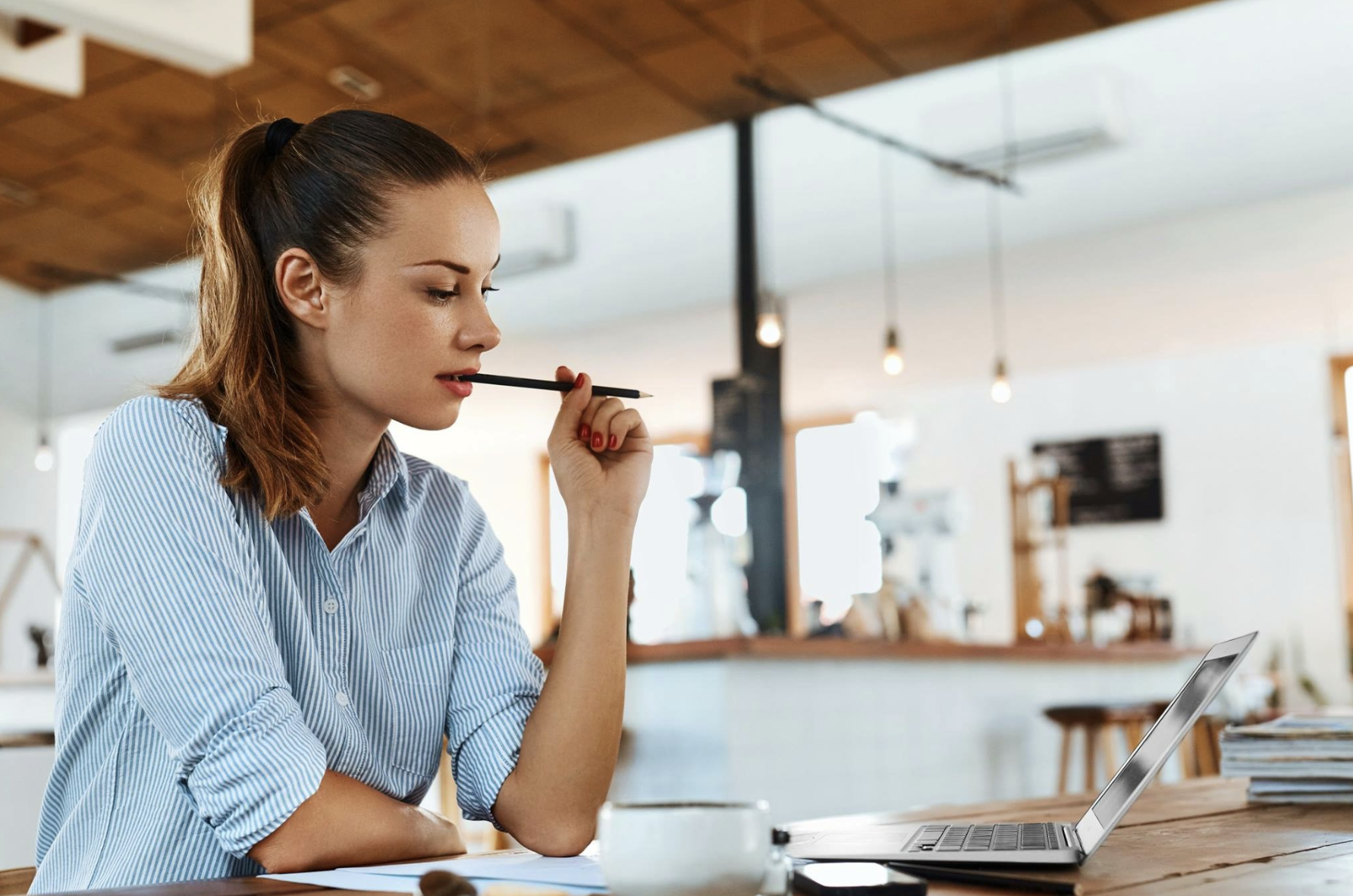 Креативное портфолио на экране монитора