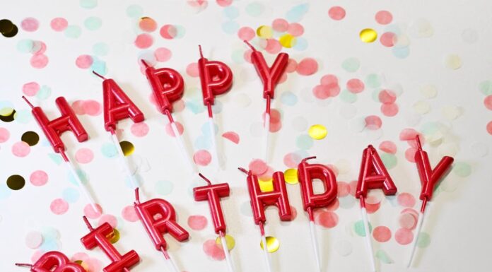 Як оригінально привітати з 1 роком: ідеї святкування, тости та оформлення подарунка